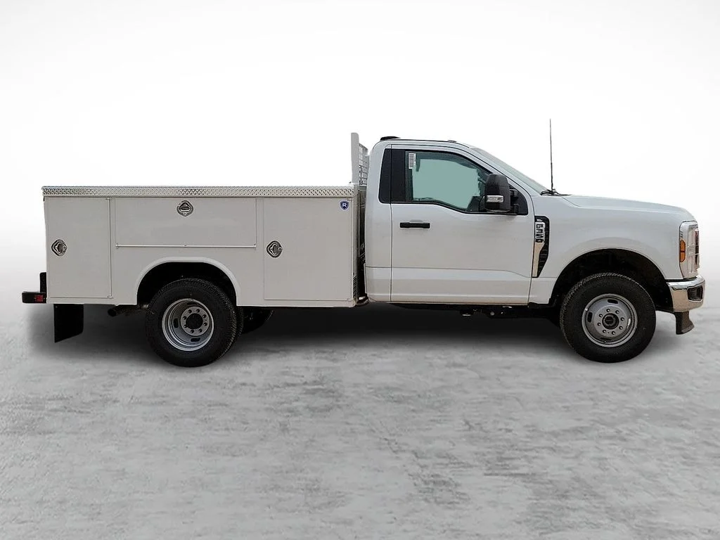 2025 Ford F-350 Super Duty Chassis Cab XL - Photo 12