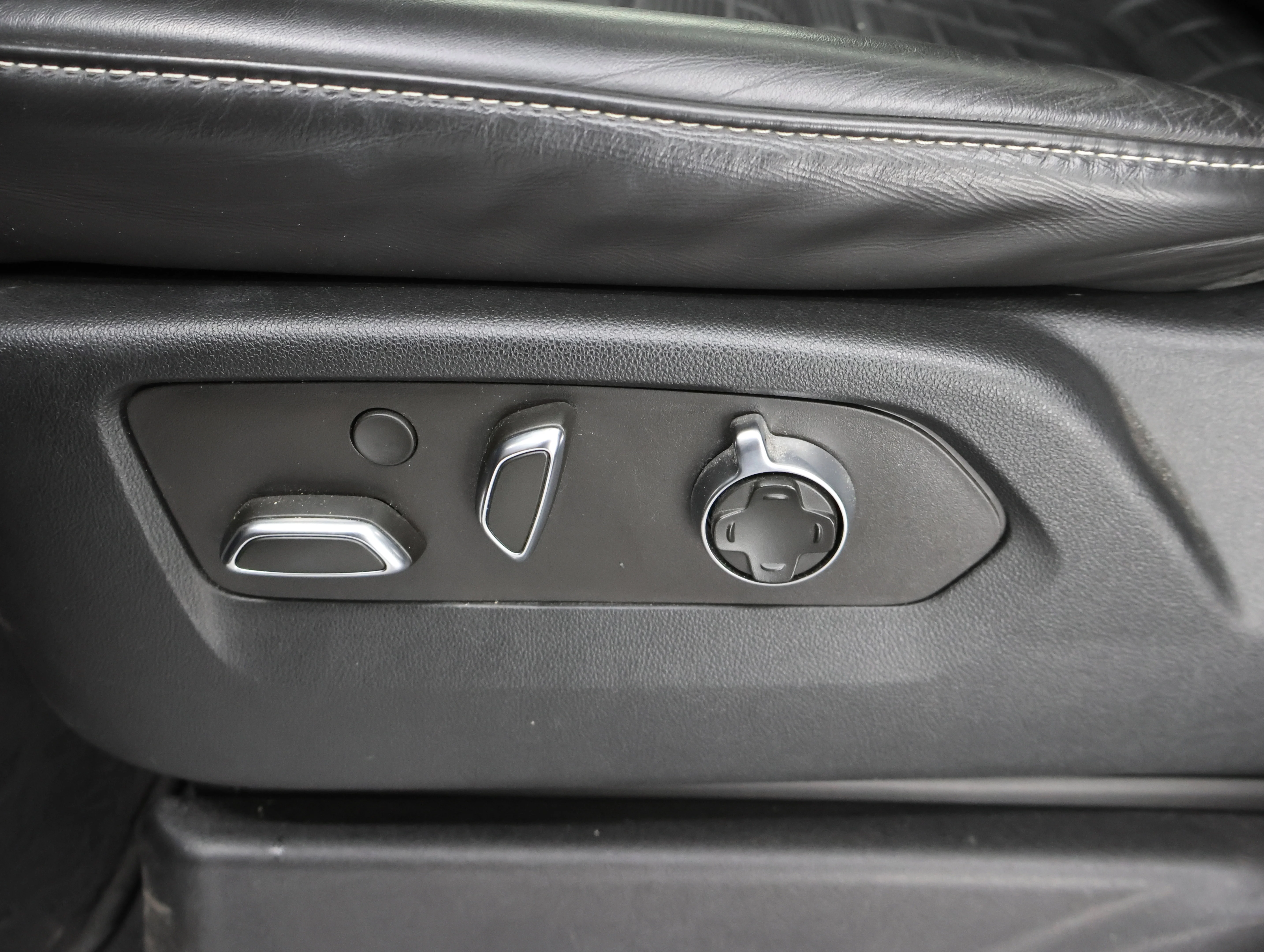 Used 2021 Black Raven Cadillac Sport Platinum image 55