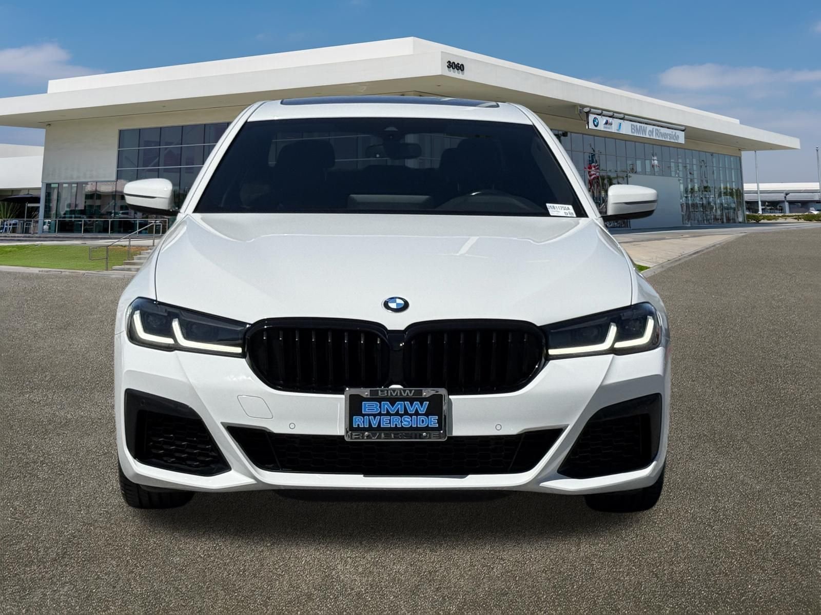 Used 2023 Alpine White BMW 540i image 3