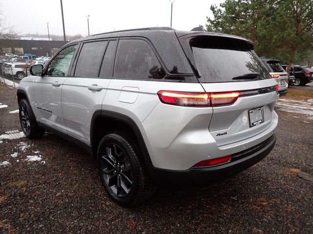 New 2025 Silver Zynith Exterior Paint Jeep Limited image 3