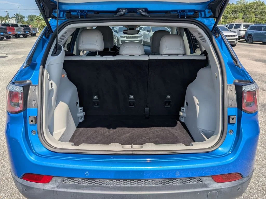 Used 2019 Blue Jeep Latitude image 30