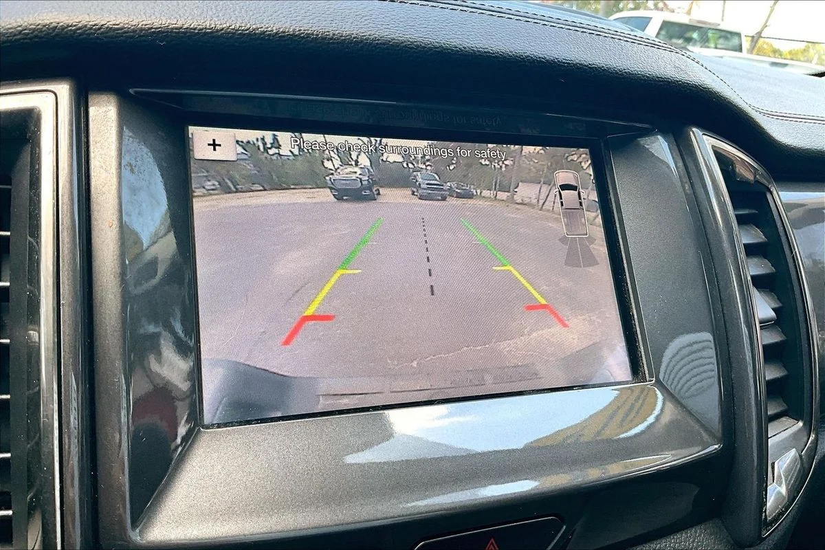 Used 2019  Ford LARIAT image 15