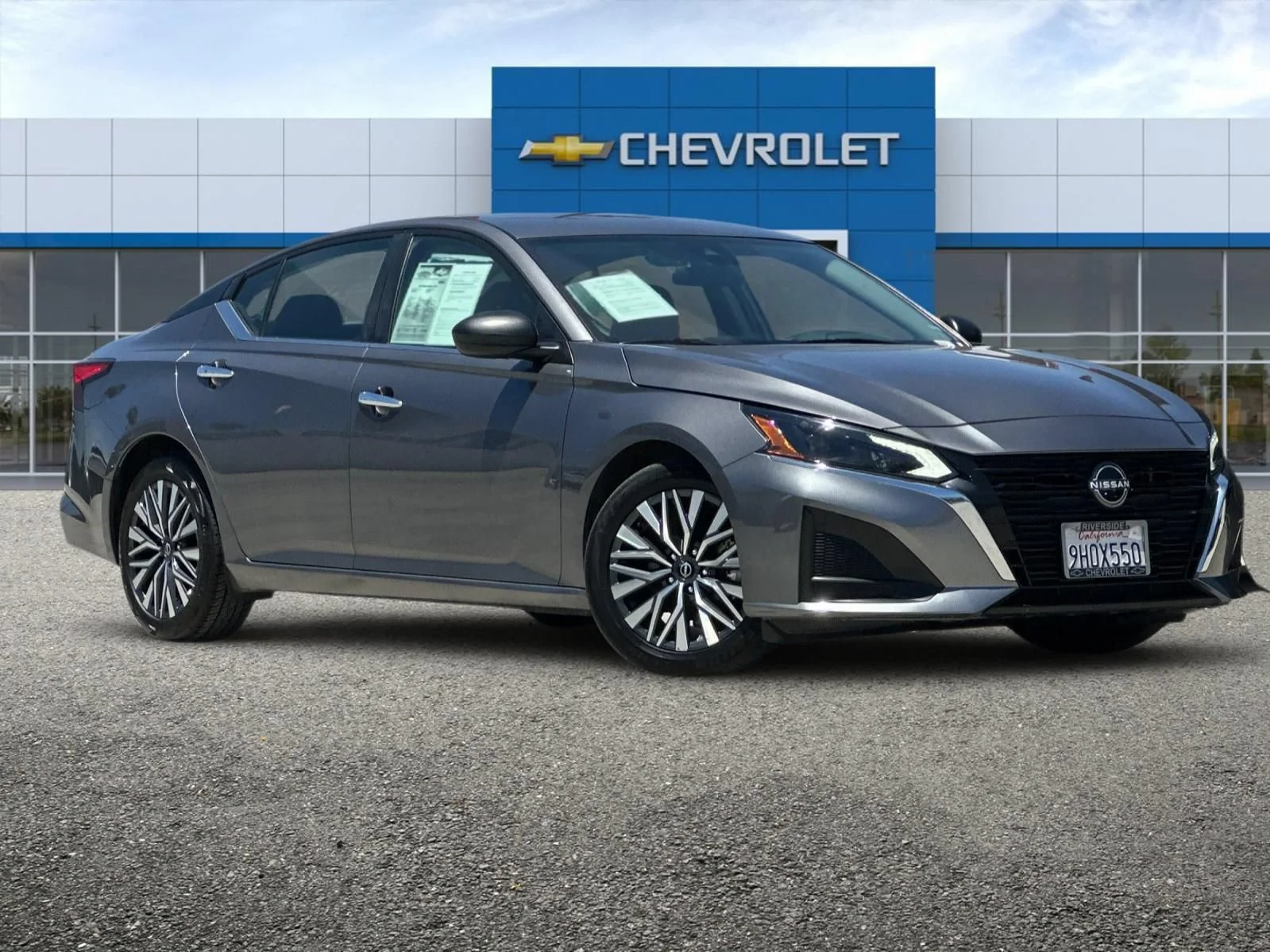 Used 2024  Nissan 2.5 SV image 2