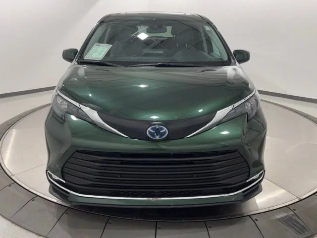 Certified Used 2024  Toyota XLE image 8
