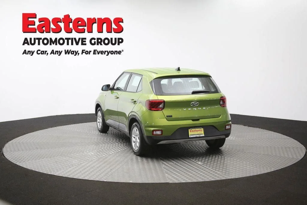 Used 2022 Green Hyundai SE image 67