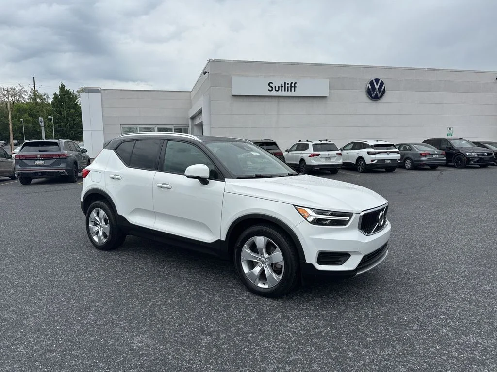 2020 Volvo XC40 T5 Momentum AWD's photo