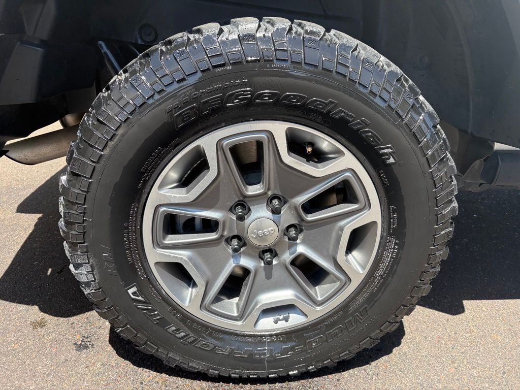 Used 2021 White Jeep Unlimited Rubicon 4xe image 6