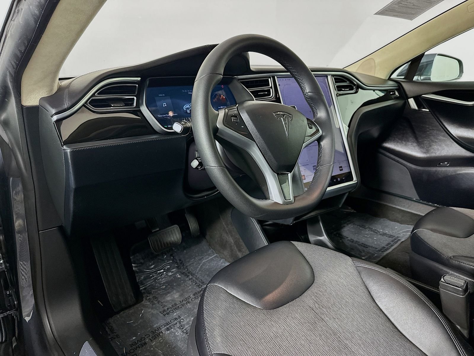 Used 2016 Black Tesla 75D image 10