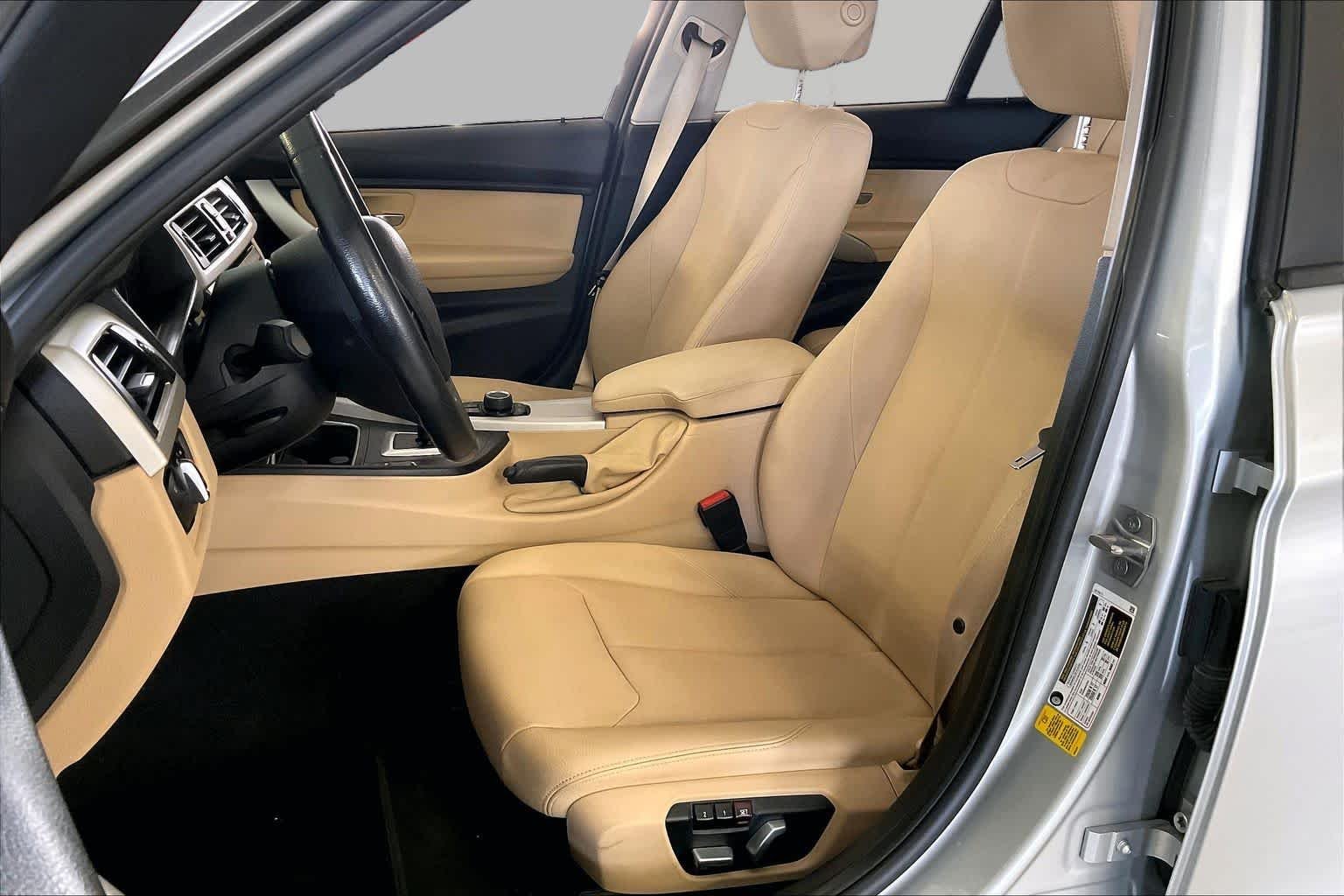 Used 2018 Glacier Silver Metallic BMW 320i image 7