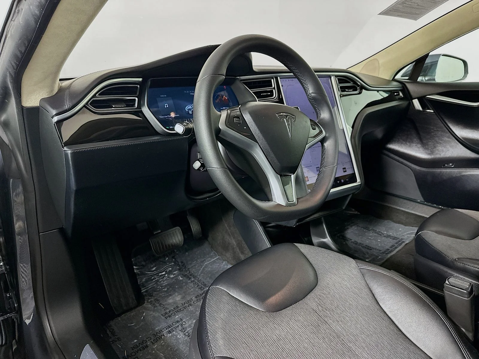 Used 2016 Black Tesla 75D image 10