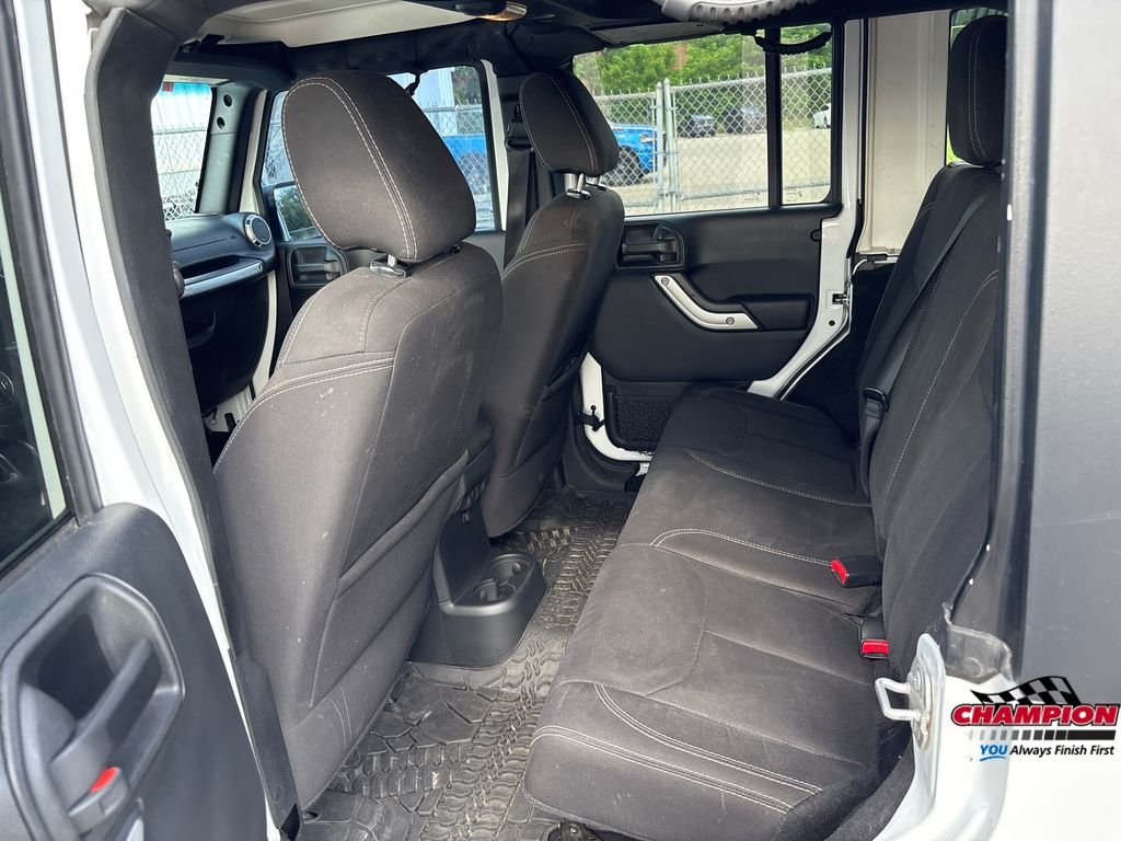 Used 2018  Jeep Unlimited Sahara image 22