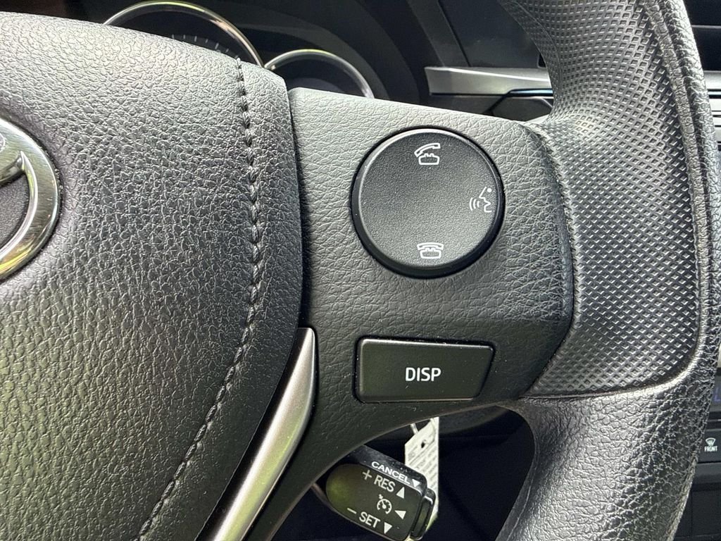 Used 2014 Red Toyota LE image 34