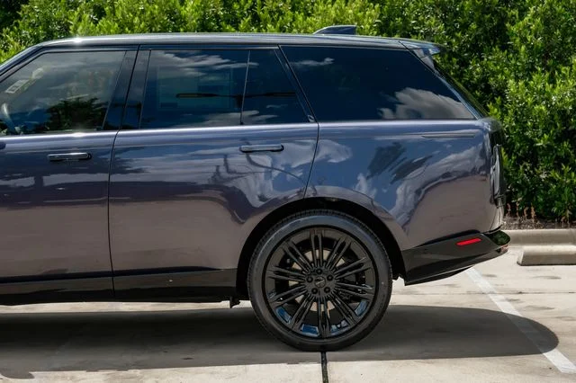 New 2026 Amethyst Grey Purple in Gloss finish Land Rover SE image 15