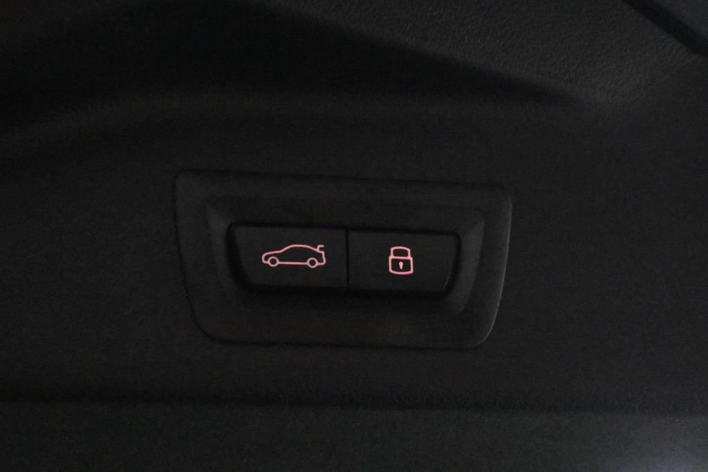 Used 2026 Black BMW xDrive40i image 38