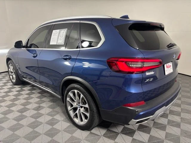Used 2019 Blue BMW xDrive40i image 5