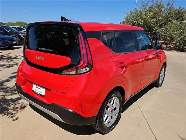 Used 2023 Inferno Red KIA LX (IVT) image 4