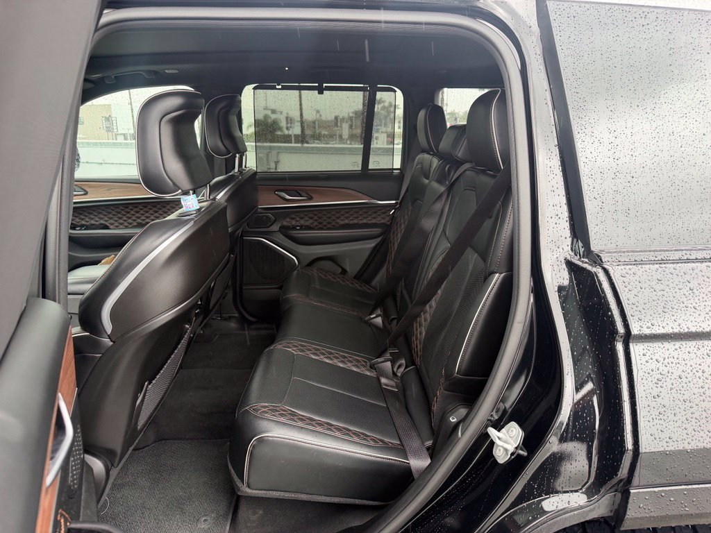 Used 2023 Diamond Black Jeep Summit image 4
