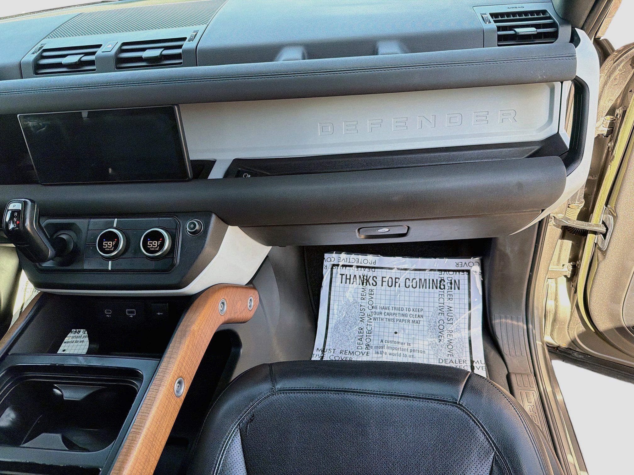 Used 2023 Silicon Silver Premium Metallic Land Rover SE image 18