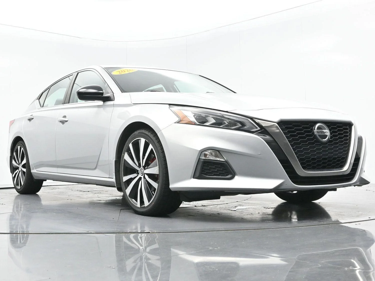 Used 2020 Brilliant Silver Metallic Nissan 2.5 SR image 40