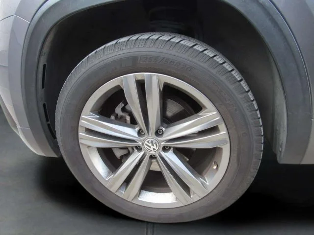 Used 2019 Platinum Gray Metallic Volkswagen 3.6L V6 SE image 5