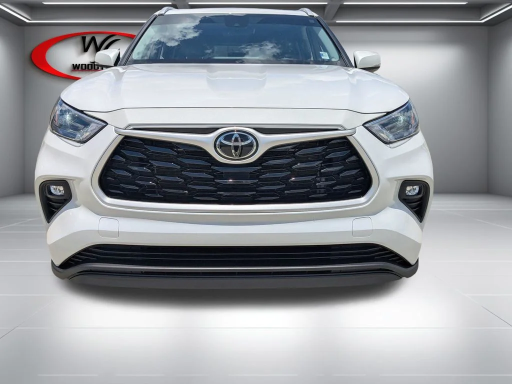 Used 2023 Beige Toyota XLE image 12