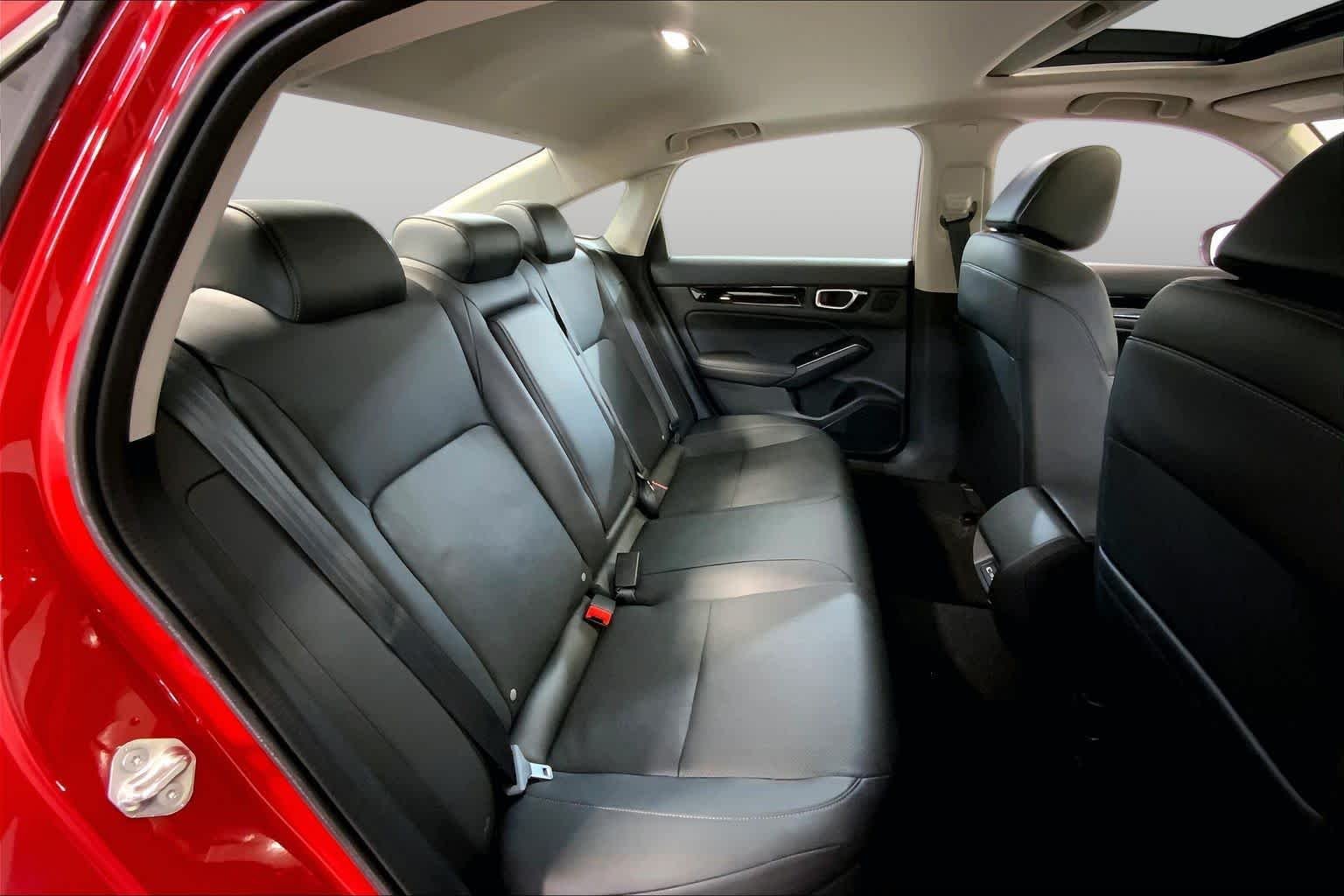 Used 2022 Rallye Red Honda Touring image 19