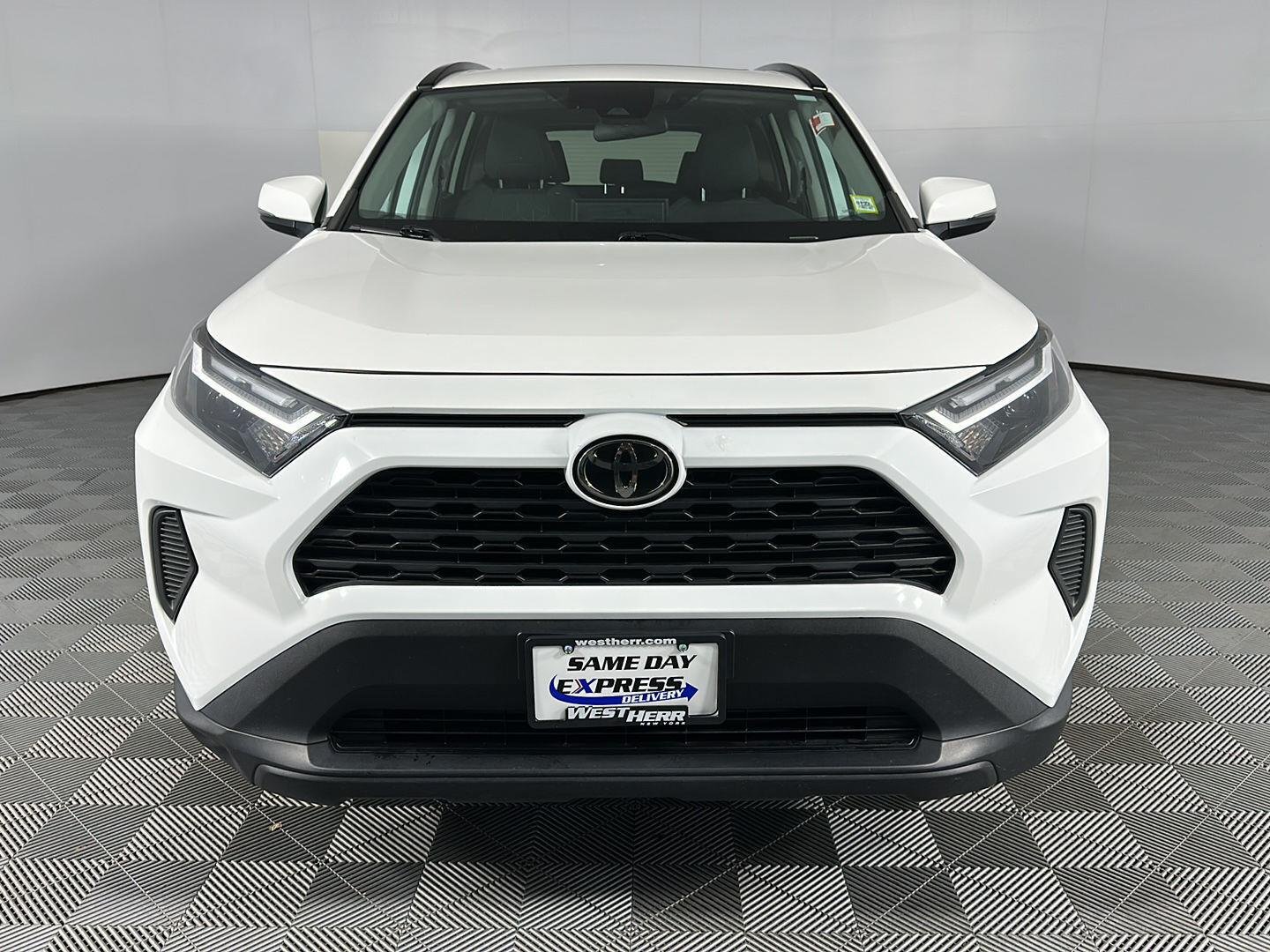 Used 2022 White Toyota XLE image 13