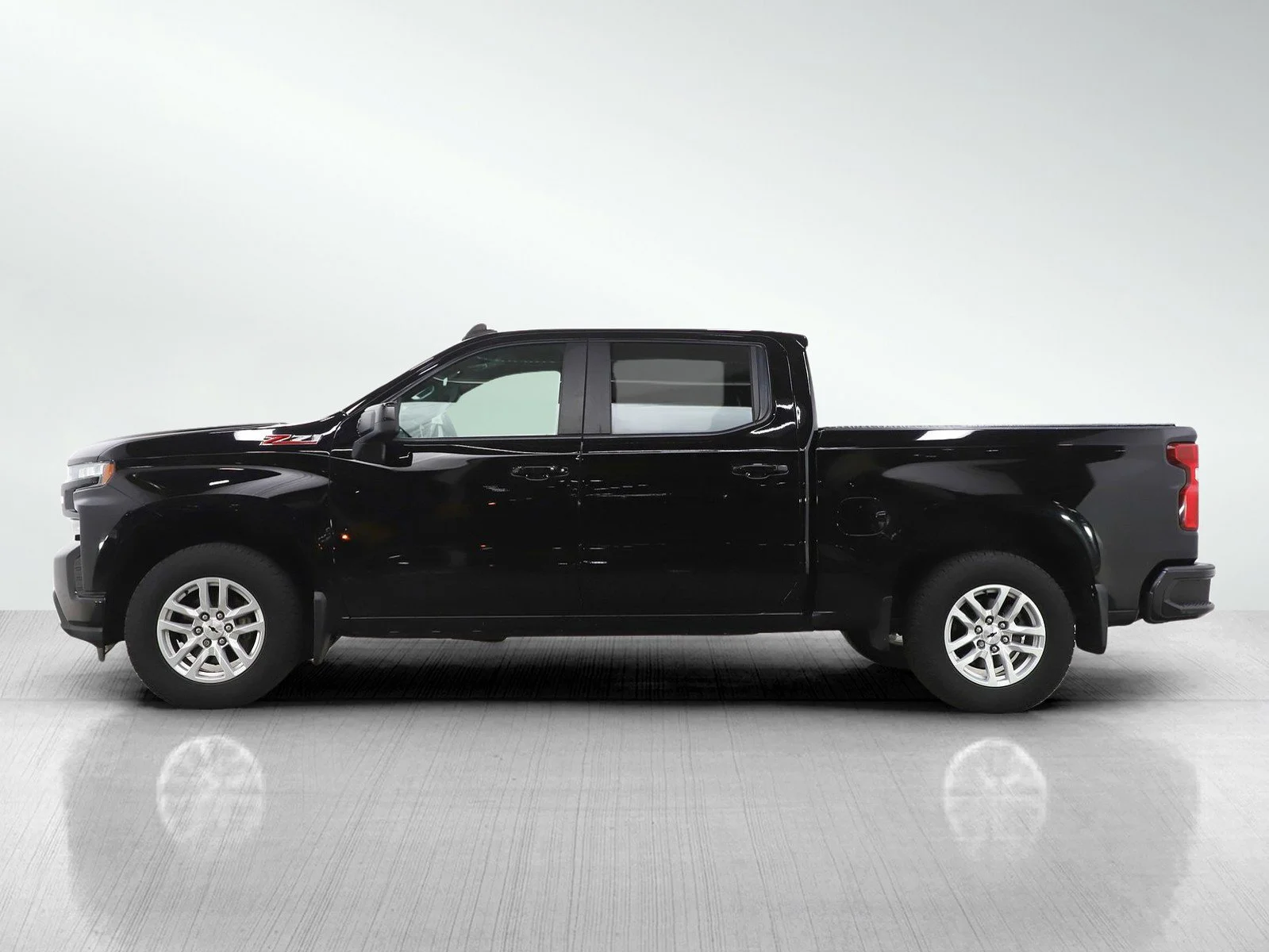 Used 2020 Chevrolet Silverado 1500 RST with VIN 3GCUYEED2LG226379 for sale in Wayzata, Minnesota