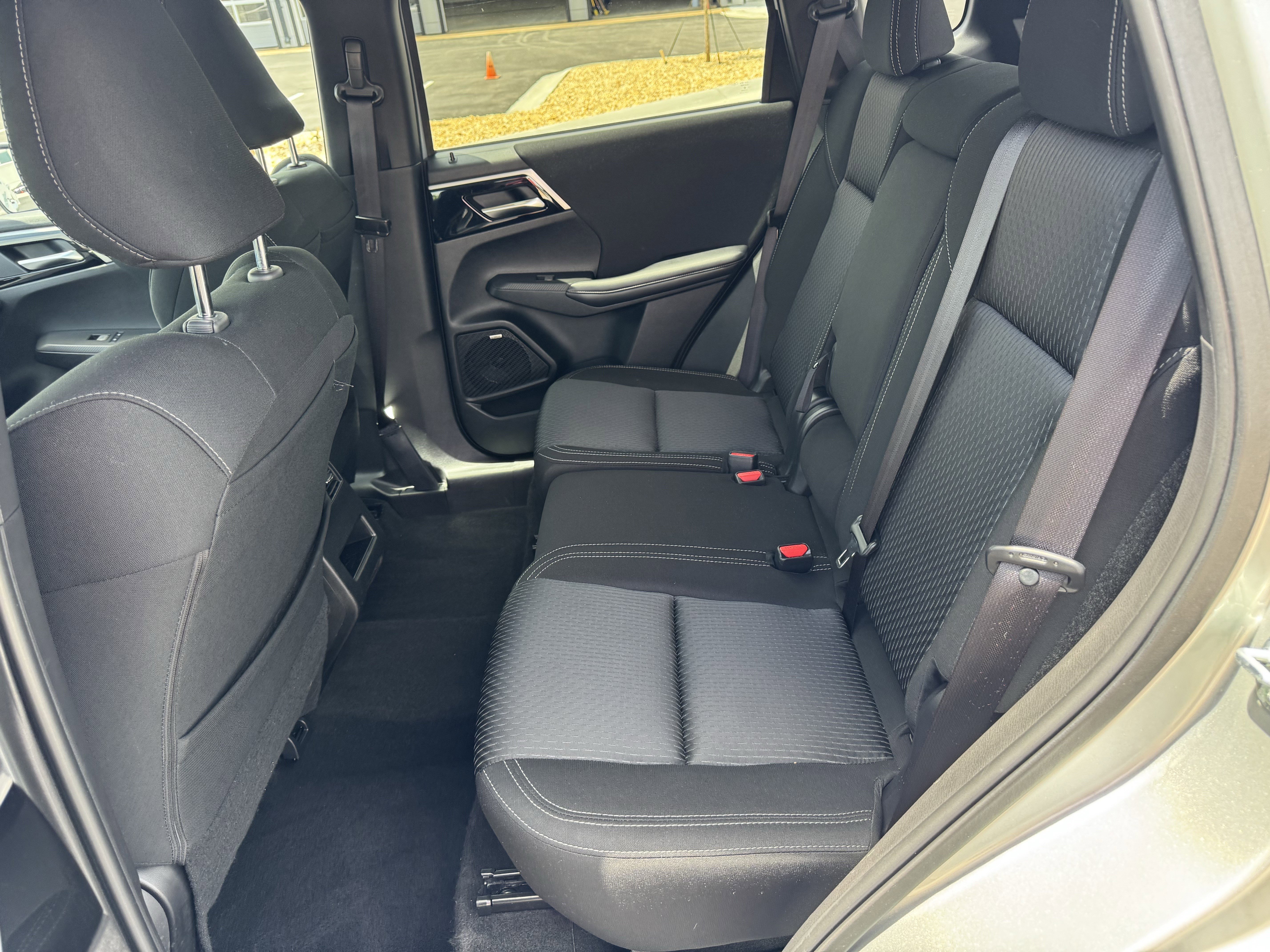 Used 2025  Mitsubishi ES image 20