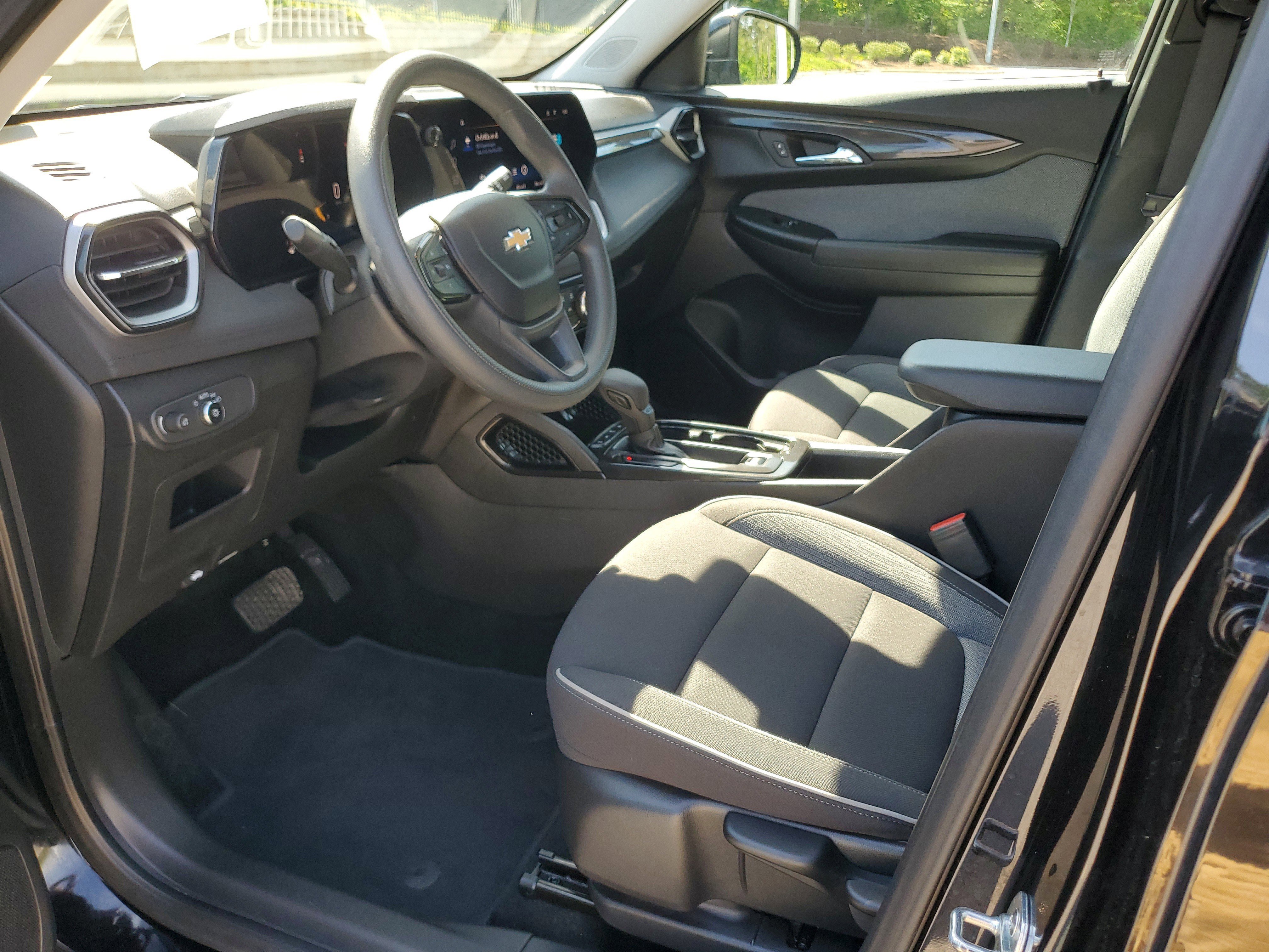 Used 2025 Black Chevrolet LT image 15