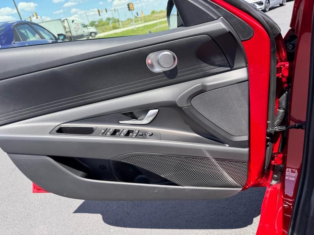 2025 Hyundai Elantra Blue - Photo 8