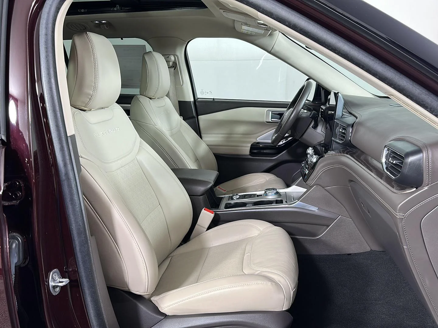 Used 2023 Jewel Red Metallic Tinted Clearcoat Ford Platinum image 4