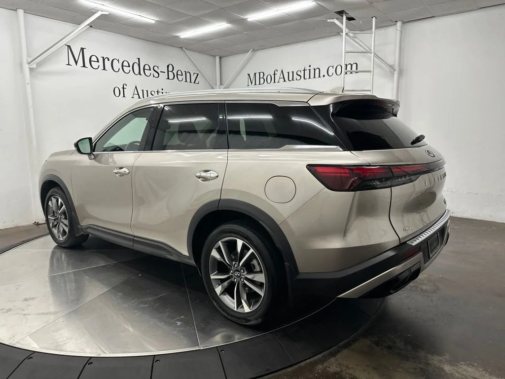 Used 2023 Silver INFINITI LUXE image 5