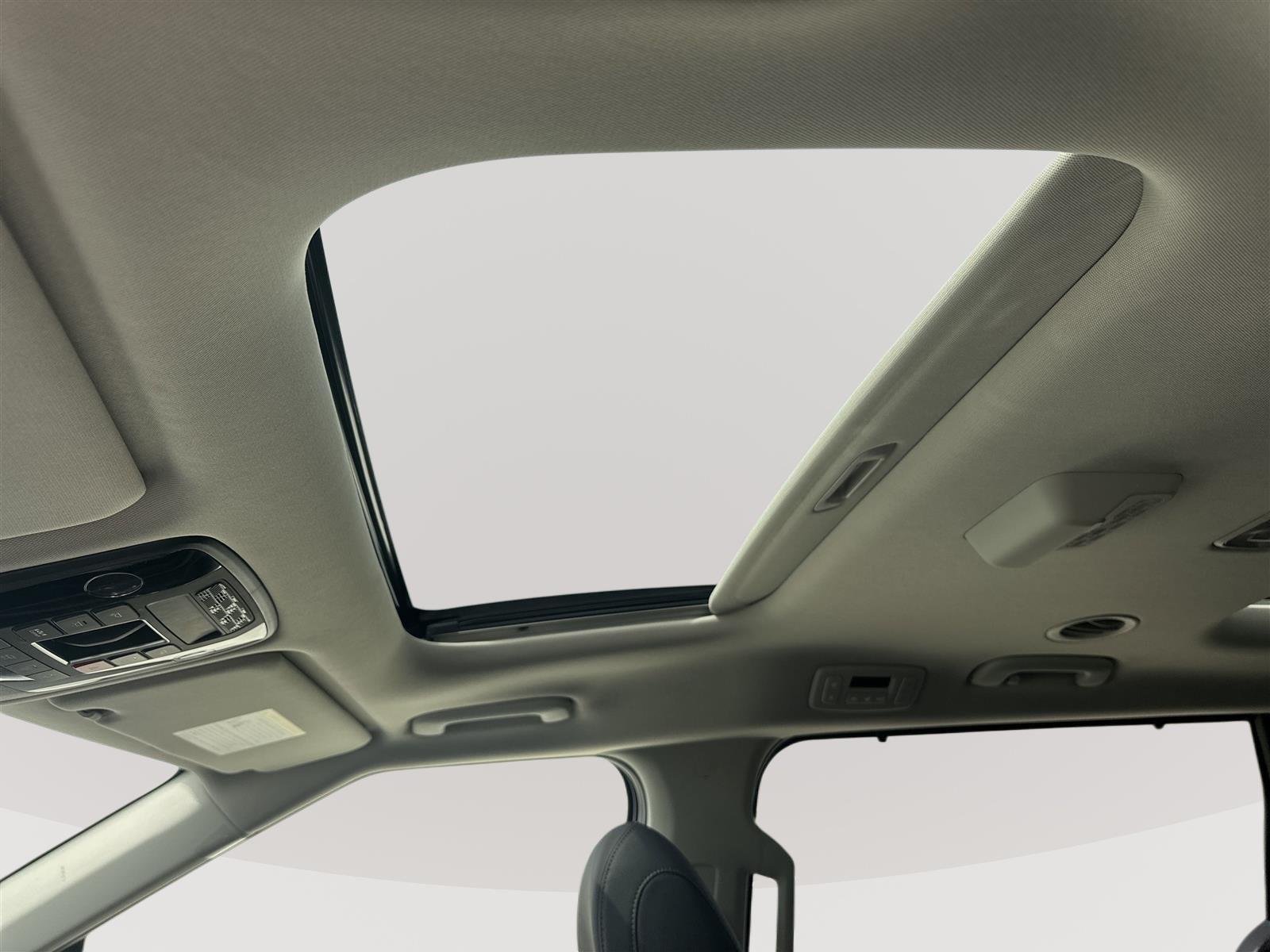 2025 Kia Carnival SX Prestige - Photo 9