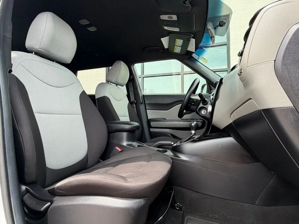 Used 2016 Silver Kia Base image 21