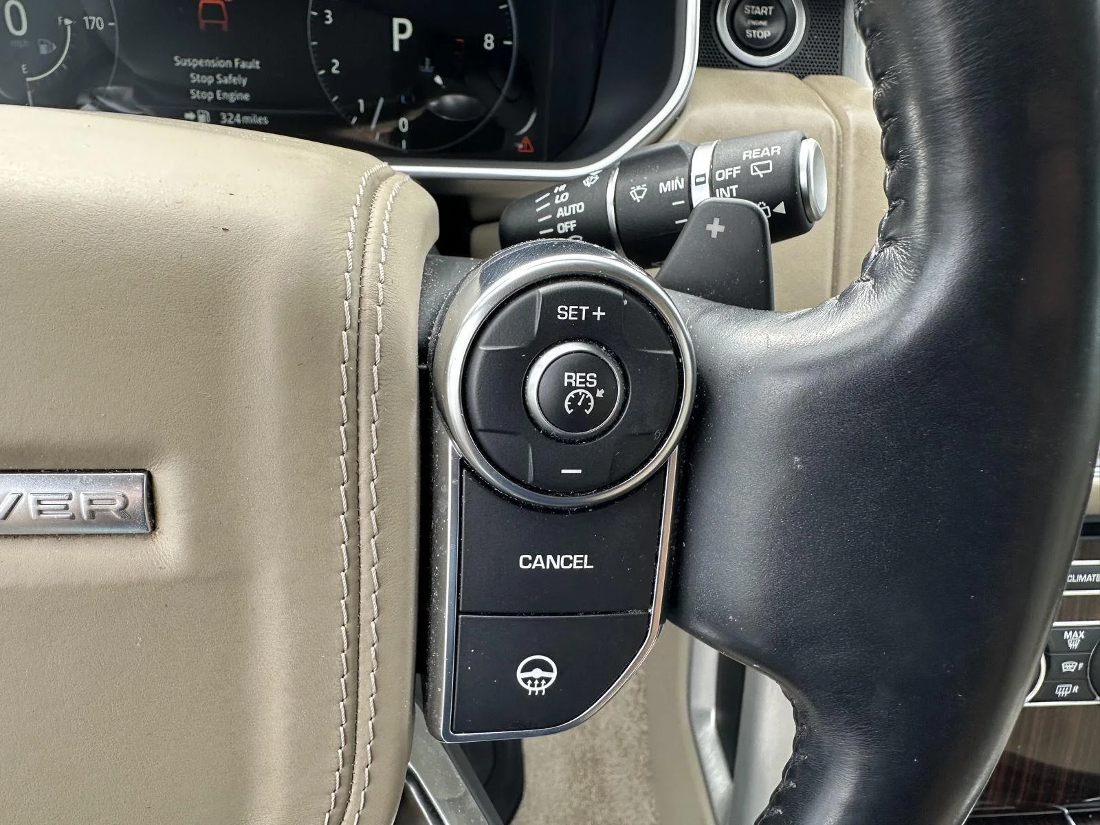 Used 2017 Fuji White Land Rover 5.0L V8 Supercharged image 28