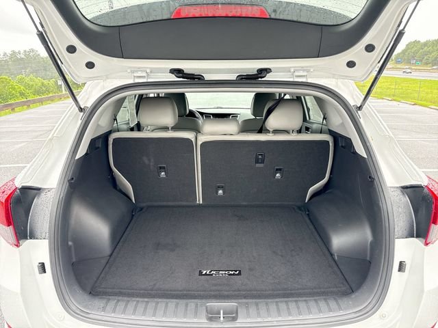 Used 2017 White Hyundai SE image 23