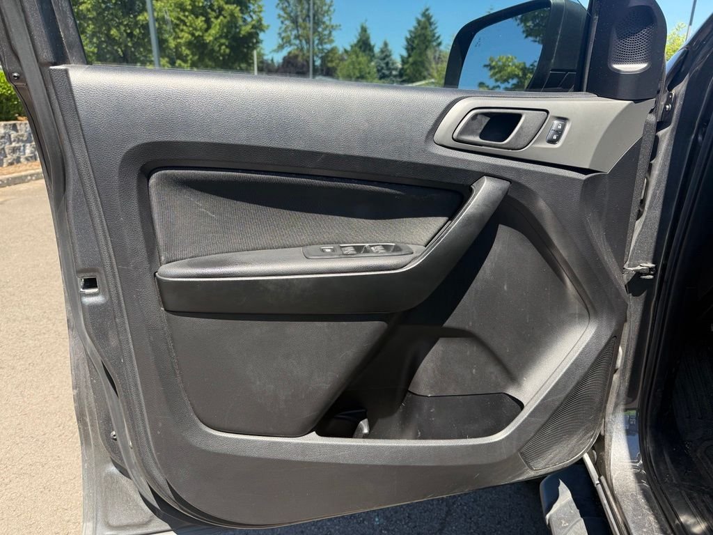 Used 2019 Magnetic Metallic Ford XL image 16