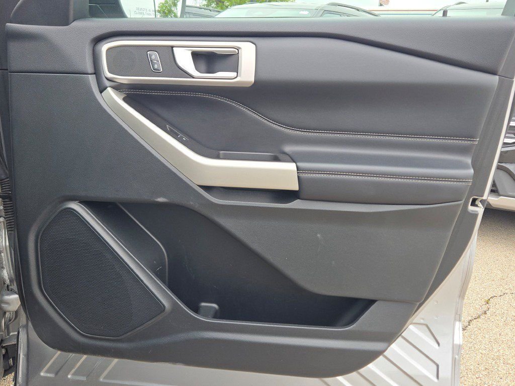 Used 2021 Silver Ford XLT image 8