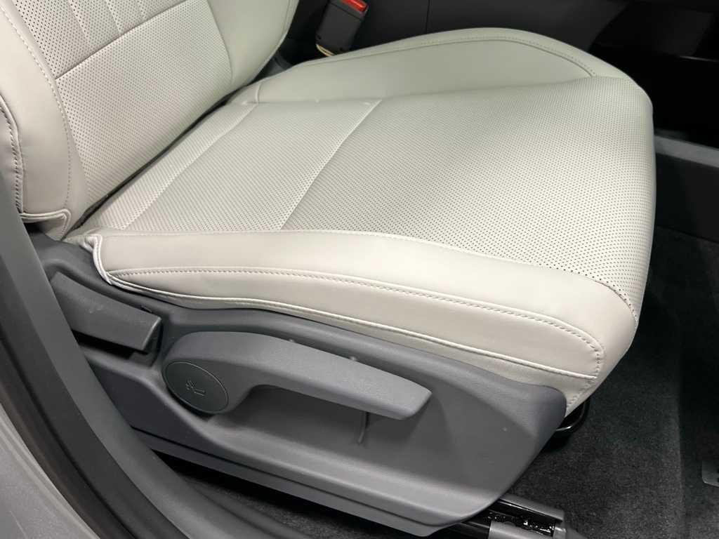 New 2025 Shimmering Silver Hyundai SEL AWD image 53