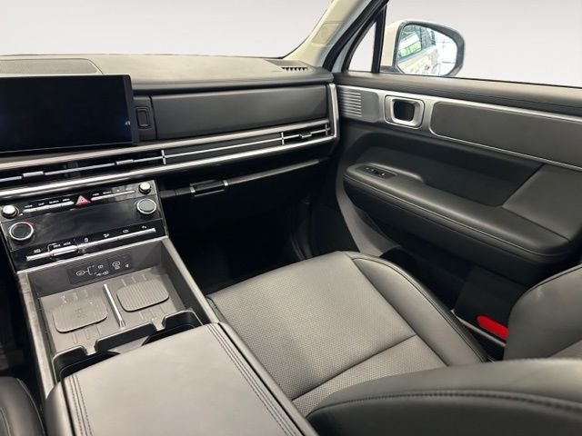 Used 2025 White Hyundai SEL image 12
