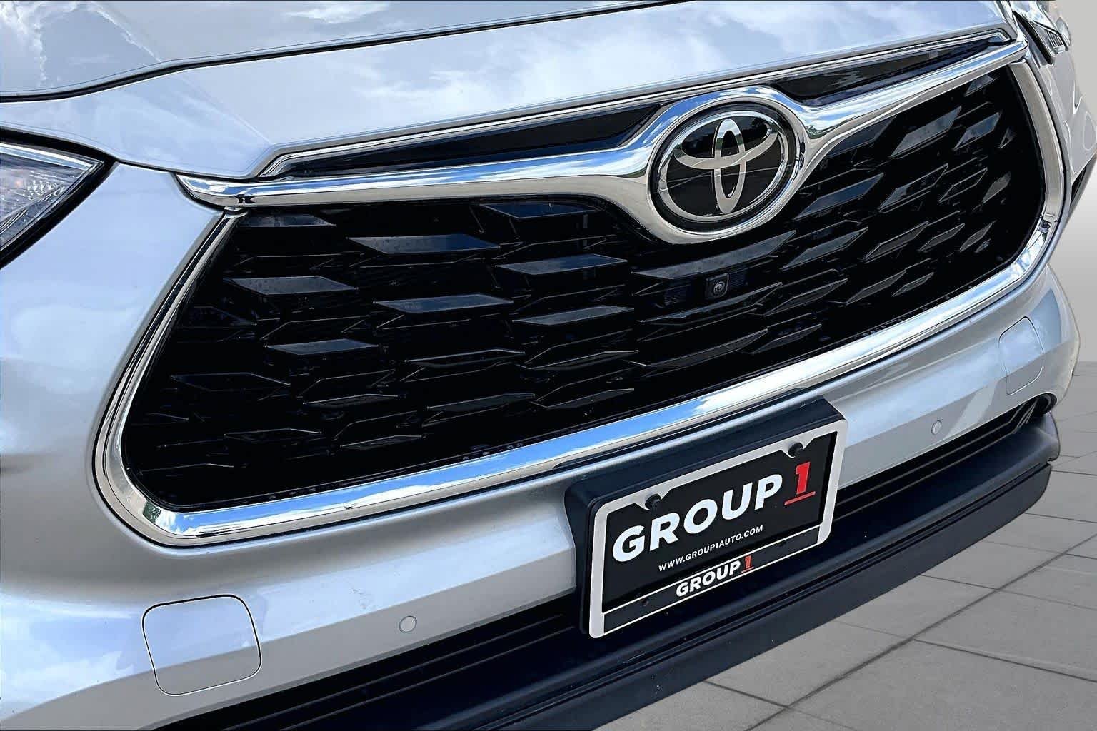 Used 2023 Celestial Silver Metallic Toyota Limited image 30