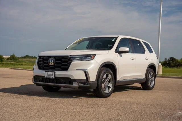 Used 2025 White Honda EX-L image 3