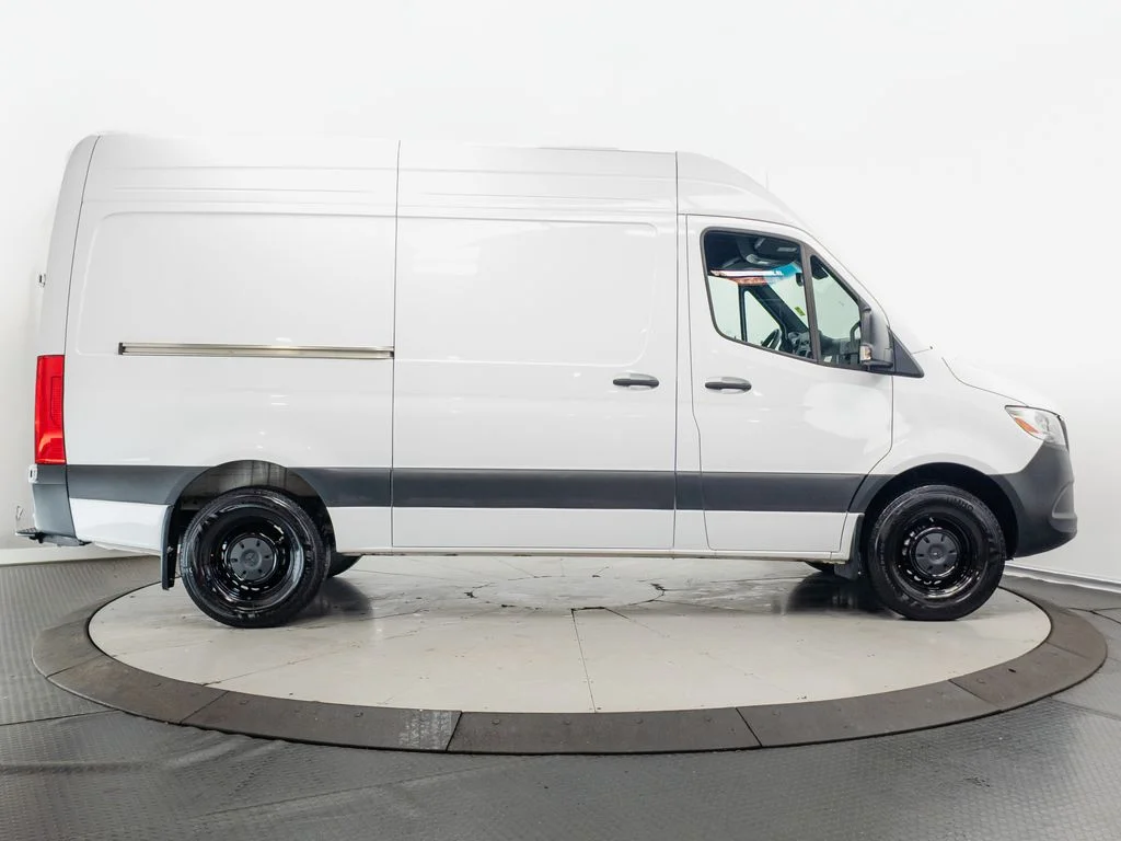 Used 2025 White Mercedes-Benz Cargo 144 WB image 20