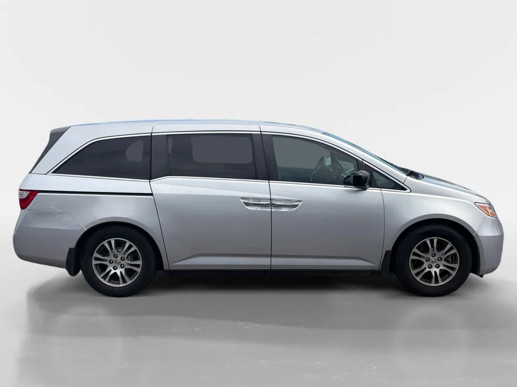 Used 2026 Ruby Flare Pearl Toyota XSE image 3