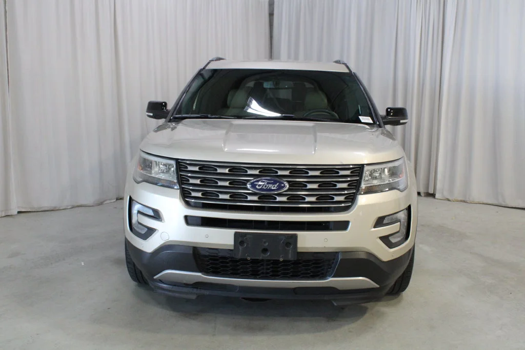 Used 2017 Gold Ford XLT image 37