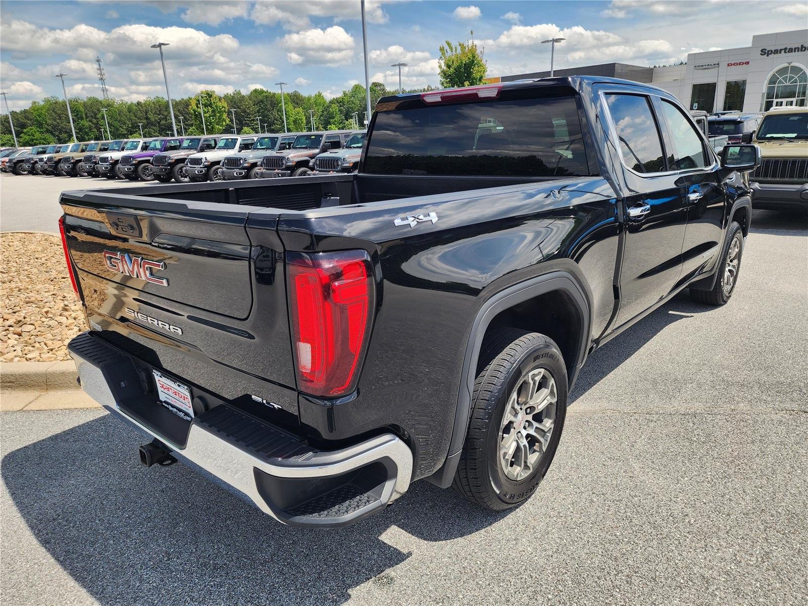 Used 2025 Onyx Black GMC SLT image 6