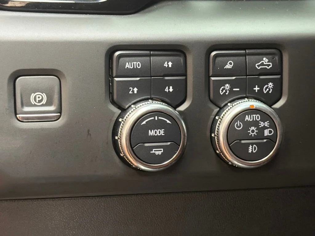Used 2024 Onyx Black GMC Denali Ultimate image 23