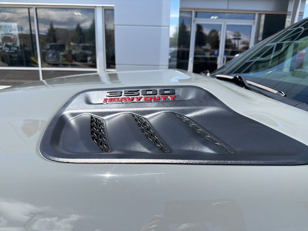 New 2026 Ceramic Gray Clear-Coat Exterior Paint RAM Laramie image 14