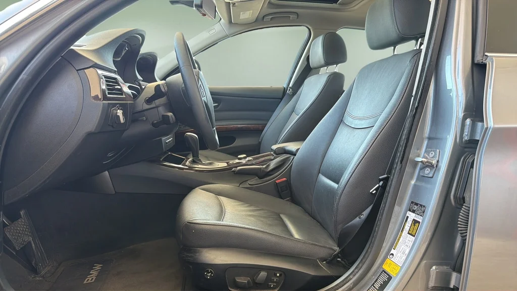 Used 2010 Space Gray BMW  image 20